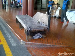8 Conveyor yang Terbakar Dikeluarkan Dari Terminal 2E