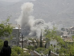 Arab Saudi Bombardir Markas Partai Sekutu Houthi di Yaman