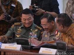 Saat Kepala BIN, Panglima TNI dan Kapolri Tertawa, Lihat Apa Pak?