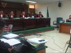 Eks Gubernur Papua Sebut Dakwaan Korupsi Rp 43,3 Miliar Hanya Fitnah