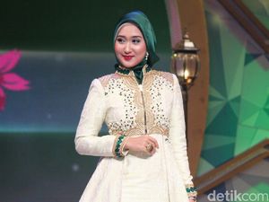 Mau Pakai Baju Kembar dengan Keluarga Saat Lebaran? Ini Saran Desainer