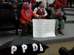 Duh Kang Emil, Penerimaan Siswa Baru di Bandung Bikin Pusing!