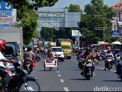 Jelang Mudik, Jalur Pantura Situbondo Semrawut Dipicu Lahan Parkir