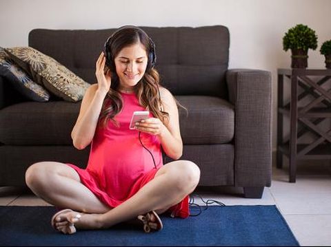 5 Efek Positif Mendengarkan Musik Bagi Ibu Hamil dan Janin
