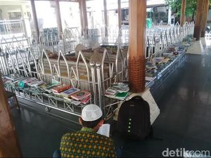 Wisata Religi ke Makam Wali Songo