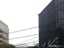 Asap Tebal Terlihat di Wisma Geha, 15 Pemadam Dikerahkan