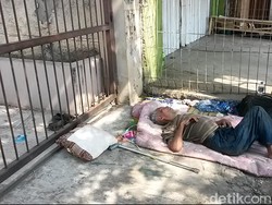 Tolong! Kakek ini Ditolak Sana-sini Akhirnya Tinggal di Perempatan