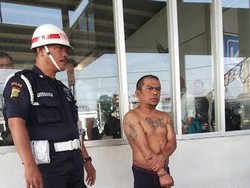 Ketahuan Ambil HP Penumpang di KRL, Copet ini Dipajang di Stasiun Tanah Abang