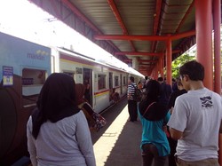 Listrik Mati Hambat Perjalanan KRL di Stasiun Rawa Buaya