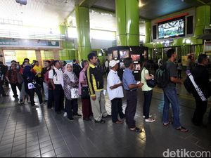 Cerita Pemudik Beli Tiket KA dari Calo di Stasiun Gambir