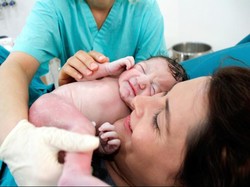 Baru Punya Bayi, Siapa yang Lebih Kurang Tidur: Ibu atau Ayah?