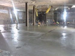 Lantai Stasiun Bawah Tanah MRT di Senayan Mulai Dicor