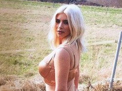 Foto: Didandani Kanye West, Kim Kardashian Tampil Seperti Tanpa Busana