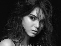 Kendall Jenner dan 3 Top Model Pose Topless Untuk Calvin Klein