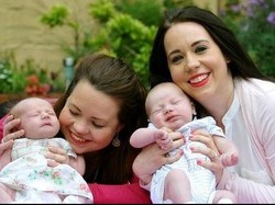 Wah! Saudara Kembar Ini Lahirkan Anak di Hari yang Sama