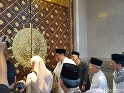 Haru di Peresmian Masjid Agung TSB: Cinta dan Persembahan CT untuk Ibunda