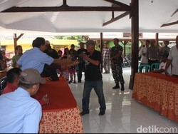 Puluhan Warga Demo PT Ajinomoto Kesal Tak Diberi Bingkisan Lebaran
