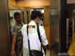 Dikawal Polisi Bersenjata, KPK Geledah Kantor Gubernur Sumut Tengah Malam