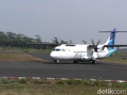 Diguyur Abu Vulkanik Skala Kecil, Bandara Jember Tetap Beroperasi