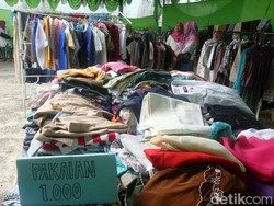Pakaian Dijual Mulai Rp 1.000, Ratusan Orang Serbu Pasar Murah