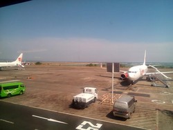 Bandara Ngurah Rai Ditutup, Penumpang di Pesawat Diminta Turun Lagi