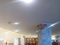 Bandara Ngurah Rai Ditutup, Penumpang Tidur-tiduran di Terminal