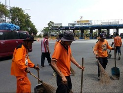 Duh! Pengguna Tol Cipali Nyampah, Buang Karcis Tiket Seenaknya