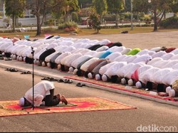 Sebagian Masyarakat Jakarta Mulai Salat Idul Adha Pagi Ini