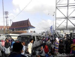 Gelombang Setinggi 4 Meter, Kapal-kapal di Sumenep Tak Beroperasi