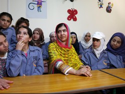 Pernah Jadi Korban Taliban, Penerima Nobel Malala Kecam Bom Lahore
