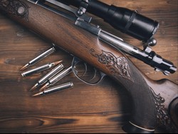 Tak Sengaja Ketemu, Bocah Ini Tak Sadar Bermain dengan Bom Mortir