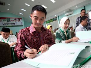 Zumi Zola Janji Turun ke Lapangan untuk Atasi Banjir di Jambi Zumi Zola Janji Turun ke Lapangan untuk Atasi Banjir di Jambi