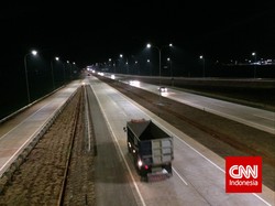 Truk Muatan Barang Terguling di Tol Cipali Arah Cirebon