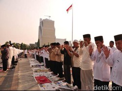 Kekeringan Landa Riau, Ratusan Warga Gelar Salat Minta Hujan
