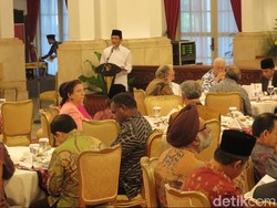 Jokowi, Menteri, Dubes Hingga Pimpinan Lembaga Buka Puasa di Istana