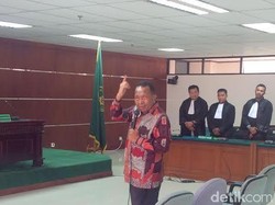 Didakwa Korupsi, Eks Kadis Papua Nyanyi Indonesia Raya di Ruang Sidang