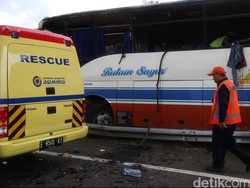 Kecelakaan Bus di Tol Palikanci KM 202, Lalin Arah Kanci Macet 4 Km