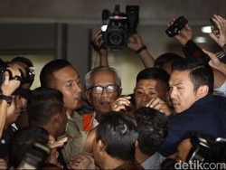 Tanpa Didampingi Pengacara, OC Kaligis Ngeluh ke Hakim Soal Kesehatan