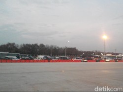 H-3 Lebaran, Gerbang Tol Cikopo Arah Jakarta Justru Padat