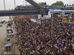 27 Orang Tewas dalam Kerusuhan di Festival Keagamaan India