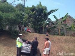 Avanza Silver Terguling di Jalanan Tol JORR yang Sepi