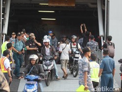 Seribu Pemudik Motor Tiba di Semarang Diangkut KRI Banda Aceh