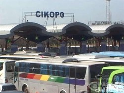 15 Gardu Dibuka, Antrean di Gerbang Tol Cikopo Arah Jakarta Capai 5 Km