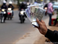 Catat! Ini Bahaya Tukar Uang di Pinggir Jalan Saat Jelang Lebaran