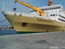 Lagi, Pelni Angkut Pemudik Motor dengan KM Dobonsolo ke Semarang