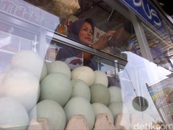Pedagang Telur Asin di Brebes Mengeluh Omzetnya Turun karena Tol Darurat