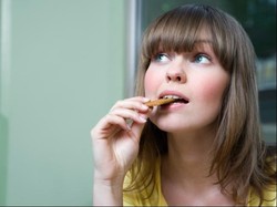 Patut Dicoba, 5 Trik Jitu Hindari Keinginan Ngemil Agar Bobot Stabil