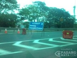Kendaraan Menumpuk ke Cikampek, Arus di Tol JORR Sempat Dialihkan