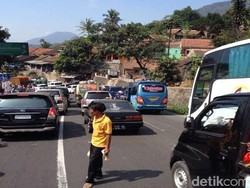 Cicalengka-Nagreg Padat Merayap, Pengendara Diimbau Cari Jalur Alternatif