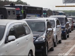Tol Jakarta Menuju Cikampek Mulai Padat dari KM 34